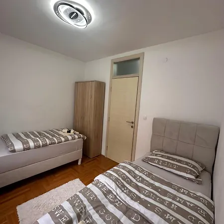 Apartamento Istocno Sarajevo-hilandarska, Stan Na Dan Sv
