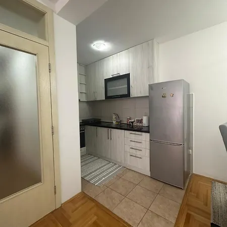 Istocno Sarajevo-hilandarska, Stan Na Dan Sv Apartamento Donje Mladice