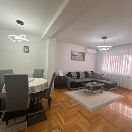 Istocno Sarajevo-hilandarska, Stan Na Dan Sv Apartment *