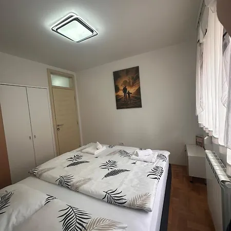 Istocno Sarajevo-hilandarska, Stan Na Dan Sv Apartamento Donje Mladice