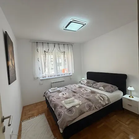 Istocno Sarajevo-hilandarska, Stan Na Dan Sv Apartman *