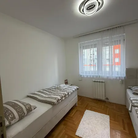 Istocno Sarajevo-hilandarska, Stan Na Dan Sv Apartman *