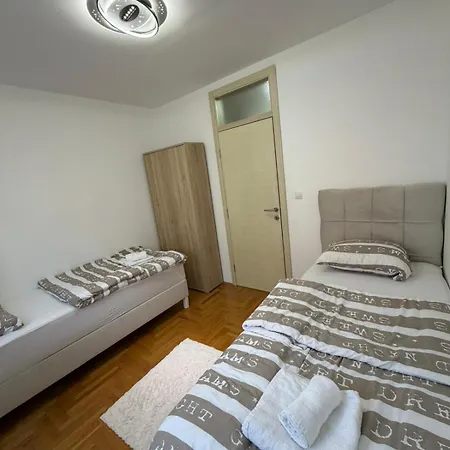 Istocno Sarajevo-hilandarska, Stan Na Dan Sv Apartman *