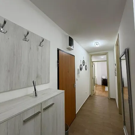 Istocno Sarajevo-hilandarska, Stan Na Dan Sv Apartman Donje Mladice