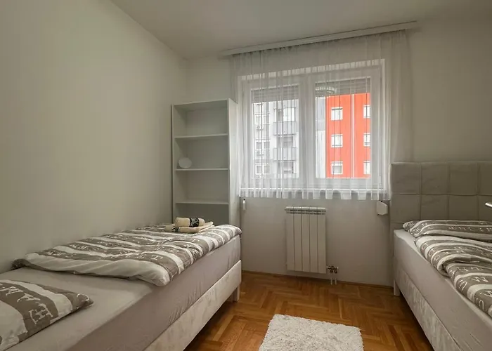Istocno Sarajevo-hilandarska, Stan Na Dan Sv Appartement *